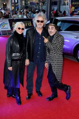 Tina Golemiewski, Wolfgang Niedecken and Albert de Paris as Charlie Chaplin at the presentation of the 25 Radio Regenbogen Award 2025 in the Europa Park Arena Rust, 04 04 2025 Foto:xS.xGabschx xFuturexImagex regenbogen_5512