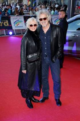 Wolfgang Niedecken with his wife Tina Golemiewski at the presentation of the 25 Radio Regenbogen Award 2025 in the Europa Park Arena Rust, 04 04 2025 Foto:xS.xGabschx xFuturexImagex regenbogen_5513