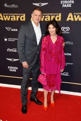 Iris Berben with partner Heiko Kiesow at the presentation of the 25 Radio Regenbogen Award 2025 in the Europa Park Arena Rust, 04 04 2025 Foto:xS.xGabschx xFuturexImagex regenbogen_5529