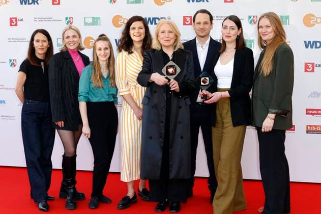 Sophie Averkamp, Maren Kroymann, Sebastian Colley and Maira Inselmann with team at the 61 award ceremony of the Grimme Prize 2025 at the Theater Marl Marl, 04 04 2025 Foto:xT.xSchröerx xFuturexImagex grimme_5535