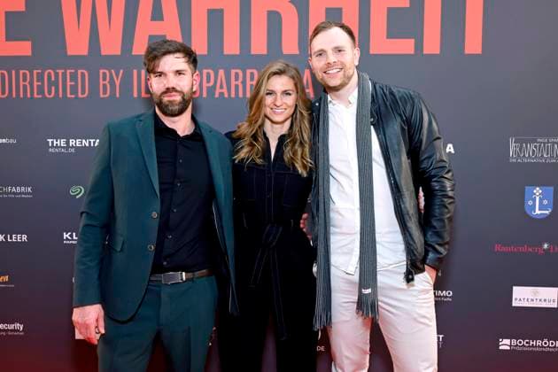 Entertainment Themen der Woche KW14 Entertainment Bilder des Tages Schauspieler Friedrich Bochröder, Regisseurin Ilka Sparringa und Gast bei der NRW-Premiere des Films Ohne Wahrheit (Overdose) im Cinedom. Köln, 05.04.2025 NRW Deutschland *** Actor Friedrich Bochröder, director Ilka Sparringa and guest at the NRW premiere of the film Ohne Wahrheit Overdose at Cinedom Cologne, 05 04 2025 NRW Germany Copyright: xChristophxHardtx