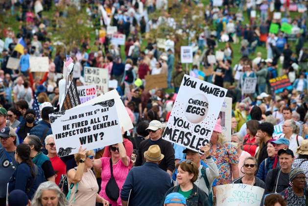 Washington DC Anti-Trump Hands-Off Protest Protesters gather on the National Mall for the Hands-Off protest against the administration of U.S. President Donald Trump Trump, Saturday, April 5, 2025. Washington District of Columbia United States Copyright: xDominicxGwinnx