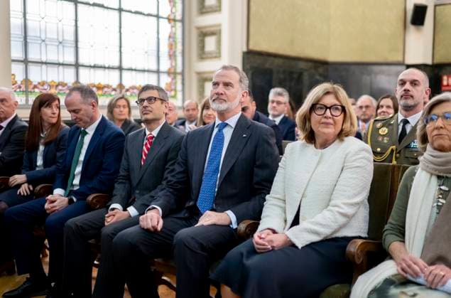 The King presents the V edition of the National Statistics Award King Felipe VI presents the V edition of the National Statistics Award to the professor in the area of Statistics and Operations Research of the Polytechnic University of Madrid, María Concepción Bielza, at the Royal Academy of Exact, Physical and Natural Sciences, on April 7, 2025, in Madrid Spain The National Statistics Institute INE recognizes the work of María Concepción Bielza with the V edition of the National Statistics Award for the quality and impact of her scientific contributions in the field of statistics with her work on machine learning and artificial intelligence 07 APRIL 2025 PREMIOS REALEZA REY DE ESPAÑA Madrid Madrid Madrid Espana  Copyright: xAlbertoxOrtegax 6629923