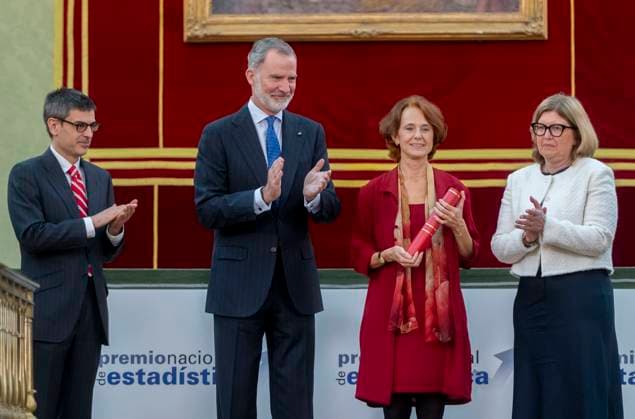 The King presents the V edition of the National Statistics Award King Felipe VI presents the V edition of the National Statistics Award to the professor in the area of Statistics and Operations Research of the Polytechnic University of Madrid, María Concepción Bielza 2d , accompanied by the president of the INE, Elena Manzanera d by the Secretary of State for Economy and Business Support, Israel Arroyo i , at the Royal Academy of Exact, Physical and Natural Sciences, on April 7, 2025, in Madrid Spain, Físicas y Naturales, on April 7, 2025, in Madrid Spain The National Statistics Institute INE recognizes the work of María Concepción Bielza with the V edition of the National Statistics Award for the quality and impact of her scientific contr Copyright: xAlbertoxOrtegax 6630062