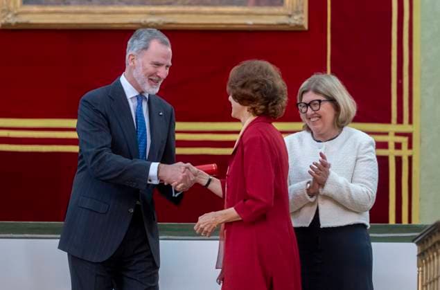 King Felipe VI presents the V edition of the National Statistics Award King Felipe VI presents the V edition of the National Statistics Award to the professor in the area of Statistics and Operations Research of the Polytechnic University of Madrid, María Concepción Bielza 2d , accompanied by the president of the INE, Elena Manzanera d , at the Royal Academy of Exact, Physical and Natural Sciences, April 7, 2025, in Madrid Spain The National Statistics Institute INE recognizes the work of María Concepción Bielza with the V edition of the National Statistics Award for the quality and impact of her scientific contributions in the field of statistics with her work on machine learning and artificial intelligence 07 APRIL 2025 REALEZA REY REY D  Copyright: xAlbertoxOrtegax 6630068