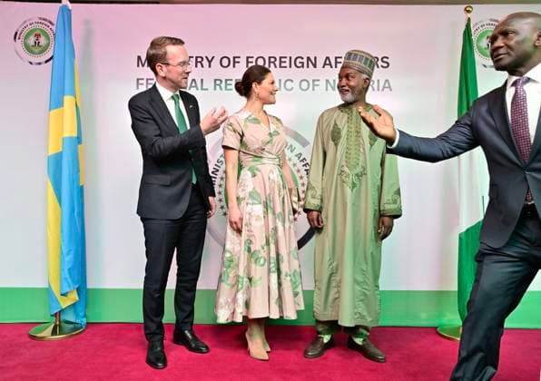 Entertainment Themen der Woche KW15 Entertainment Bilder des Tages Crown Princess Victoria and Sweden s Infrastructure and Housing Minister, Andreas Carlson, meet with Nigeria s Foreign Minister Yusuf Tuggar in Abuja, Nigeria on April 7, 2025. Crown Princess Victoria of Sweden is on an official visit to the Republic of Nigeria, 6-9 April 2025. NIGERIA x10030x *** Crown Princess Victoria and Sweden s Infrastructure and Housing Minister, Andreas Carlson, meet with Nigeria s Foreign Minister Yusuf Tuggar in Abuja, Nigeria on April 7, 2025 Crown Princess Victoria of Sweden is on an official visit to the Republic of Nigeria, 6 9 April 2025 NIGERIA x10030x  Copyright: xJonasxEkströmer TTx CROWN PRINCESS VICTORIA IN NIGERIA BZJ_VVRyCRs