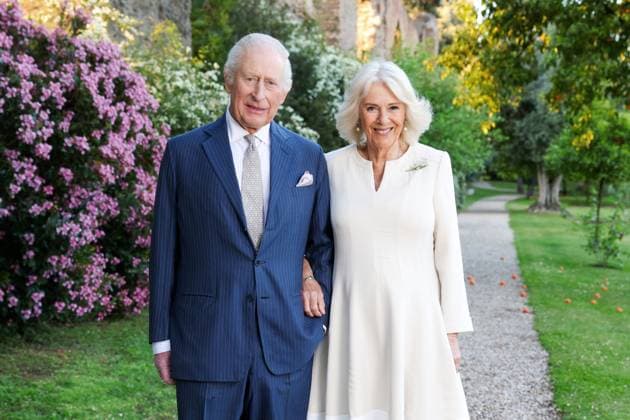 Bilder des Jahres 2025, Entertainment 04 April Entertainment Themen der Woche KW15 Entertainment Bilder des Tages Image Licensed to Parsons Media. 07 04 2025. Rome, Italy. King and Queen visit Italy- Day One. King Charles III and Queen Camilla pose for a portrait at Villa Wolkonsky on April 07, 2025 in Rome, Italy. Ahead of the 20th Wedding Anniversary of Their Majesties, King Charles III and Queen Camilla on Wednesday 9th April 2025.  Copyright: xParsonsxMediax PAR-9097-0043