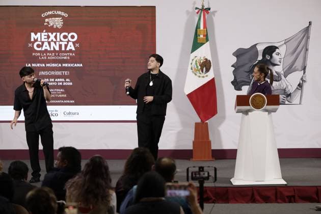 Mexico™s President Claudia Sheinbaum Holds Briefing Singers Eibi Ramos and Jesse Martinez sing during The Mexico Canta music competition for singers and songwriters in Mexico and the United States briefing conference at National Palace. on April 7, 2025 in Mexico City, Mexico. (Photo by Luis Barron Eyepix Group) Copyright: xLuisxBarron xEyepixxGroupx LB_07042025_151455