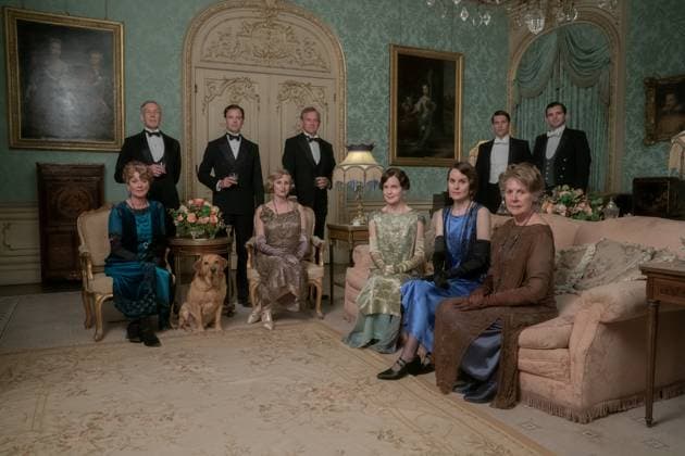 Downton Abbey: A New Era (2022) - filmstill (l-r.) Samantha Bond stars as Lady Rosamund, Douglas Reith as Lord Merton, Harry Hadden-Paton as Lord Hexham, Laura Carmichael as Lady Edith Hexham, Hugh Bonneville as Lord Grantham, Elizabeth McGovern as Lady Grantham, Michelle Dockery as Lady Mary Talbot, Penelope Wilton as Lady Merton, Robert James Collier as Thomas Barrow and Michael Fox as Andy Downton Abbey: A New Era (2022) EDITORIAL USE ONLY Copyright: xBenxBlackallx