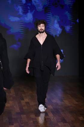 Fashion show by designer lino lillaventura at sao paulo fashion week n59 Sao paulo (sp), 08.04.2025 - fashion spfw n59 lino villaventura - actor paulo dalagnoli at the fashion designer lino villaventura s show at sao paulo fashion week n59, at jk iguatemi, in vila olimpia, this tuesday, april 8, 2025. (Foto: Leco Viana Thenews2 imago images) Fashion show by designer lino lillaventura at sao paulo fashion week n59  Copyright: xLecoxVianax