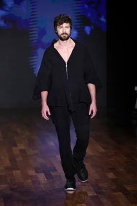 Fashion show by designer lino lillaventura at sao paulo fashion week n59 Sao paulo (sp), 08.04.2025 - fashion spfw n59 lino villaventura - actor paulo dalagnoli at the fashion designer lino villaventura s show at sao paulo fashion week n59, at jk iguatemi, in vila olimpia, this tuesday, april 8, 2025. (Foto: Leco Viana Thenews2 imago images) Fashion show by designer lino lillaventura at sao paulo fashion week n59  Copyright: xLecoxVianax