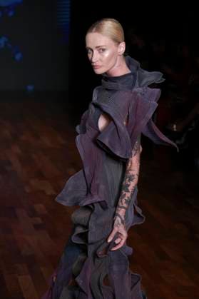 Fashion show by designer lino lillaventura at sao paulo fashion week n59 Sao paulo (sp), 08.04.2025 - fashion spfw n59 lino villaventura - model vivi orth at the fashion show by designer lino villaventura at sao paulo fashion week n59, at jk iguatemi, in vila olimpia, this tuesday, april 8, 2025. (Foto: Leco Viana Thenews2 imago images) Fashion show by designer lino lillaventura at sao paulo fashion week n59  Copyright: xLecoxVianax