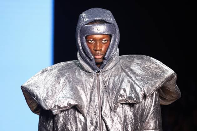 Sao Paulo Fashion Week A model walks the runway for Dario Mittmann during the N59 edition of Sao Paulo Fashion Week, at Shopping JK Iguatemi, in Vila Olimpia, west side of Sao Paulo, this Tuesday, April 8. SoO PAULO SoO PAULO Brazil Copyright: xMarinaxUezimax