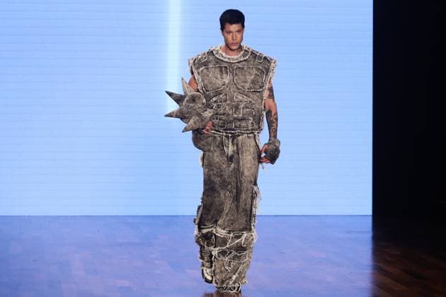 Sao Paulo Fashion Week A model walks the runway for Dario Mittmann during the N59 edition of Sao Paulo Fashion Week, at Shopping JK Iguatemi, in Vila Olimpia, west side of Sao Paulo, this Tuesday, April 8. SoO PAULO SoO PAULO Brazil Copyright: xMarinaxUezimax