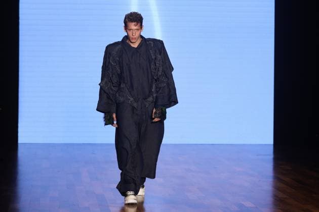Sao Paulo Fashion Week A model walks the runway for Dario Mittmann during the N59 edition of Sao Paulo Fashion Week, at Shopping JK Iguatemi, in Vila Olimpia, west side of Sao Paulo, this Tuesday, April 8. SoO PAULO SoO PAULO Brazil Copyright: xMarinaxUezimax
