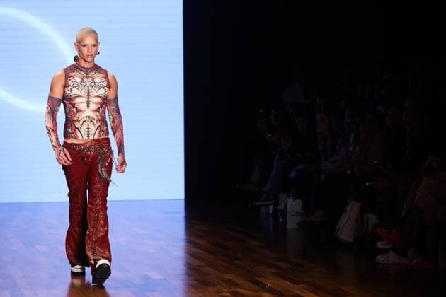 Sao Paulo Fashion Week A model walks the runway for Dario Mittmann during the N59 edition of Sao Paulo Fashion Week, at Shopping JK Iguatemi, in Vila Olimpia, west side of Sao Paulo, this Tuesday, April 8. SoO PAULO SoO PAULO Brazil Copyright: xMarinaxUezimax