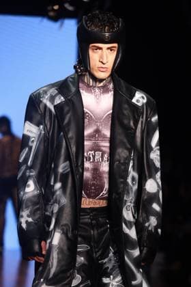 Sao Paulo Fashion Week A model walks the runway for Dario Mittmann during the N59 edition of Sao Paulo Fashion Week, at Shopping JK Iguatemi, in Vila Olimpia, west side of Sao Paulo, this Tuesday, April 8. SoO PAULO SoO PAULO Brazil Copyright: xMarinaxUezimax