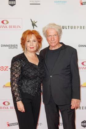 Award ceremony B Z Kulturpreis Verena Wengler and Jürgen Prochnow at the B Z Kulturpreis 2025 at the Theater am Potsdamer Platz on 08 04 2025 in Berlin Copyright: xEventpressxKochanx