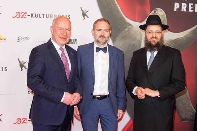 B Z Kulturpreis award ceremony Kai Wegner, Jan Schilde and Rabbi Yehuda Teichtal at the B Z Kulturpreis 2025 at the Theater am Potsdamer Platz on 08 04 2025 in Berlin Copyright: xEventpressxKochanx