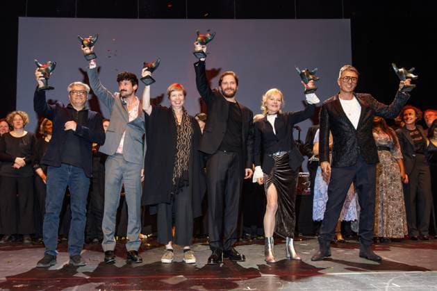 Bilder des Jahres 2025, Entertainment 04 April Entertainment Themen der Woche KW15 Entertainment Bilder des Tages Preisverleihung - B.Z.-Kulturpreis Mohammad Rasoulof, Ersan Mondtag, Jenny Erpenbeck, Daniel Brühl, Cornelia Schleime und Michi Beck beim B.Z.-Kulturpreis 2025 im Theater am Potsdamer Platz am 08.04.2025 in Berlin. *** B Z Kulturpreis award ceremony Mohammad Rasoulof, Ersan Mondtag, Jenny Erpenbeck, Daniel Brühl, Cornelia Schleime and Michi Beck at the B Z Kulturpreis 2025 at the Theater am Potsdamer Platz on 08 04 2025 in Berlin Copyright: xEventpressxKochanx