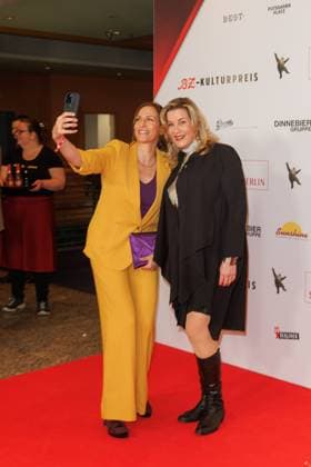 Award ceremony B Z Kulturpreis Ulrike Frank and Alexa Maria Surholt at the B Z Kulturpreis 2025 at the Theater am Potsdamer Platz on 08 04 2025 in Berlin Copyright: xEventpressxKochanx