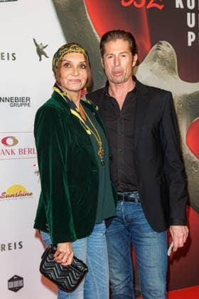 Award ceremony B Z Kulturpreis Anouschka Renzi and Marc Zabinski at the B Z Kulturpreis 2025 at the Theater am Potsdamer Platz on 08 04 2025 in Berlin Copyright: xEventpressxKochanx
