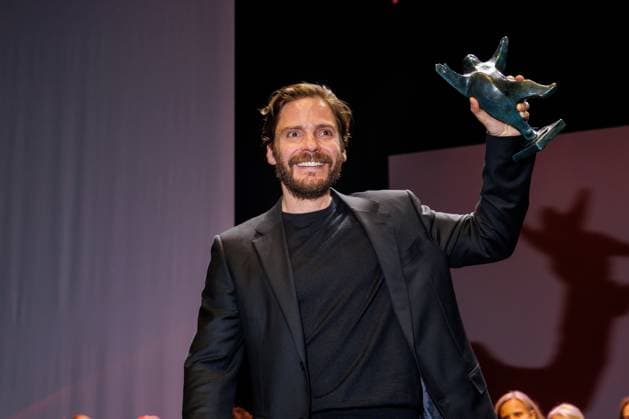 Award ceremony B Z Kulturpreis Daniel Brühl at the B Z Kulturpreis 2025 at the Theater am Potsdamer Platz on 08 04 2025 in Berlin Copyright: xEventpressxKochanx