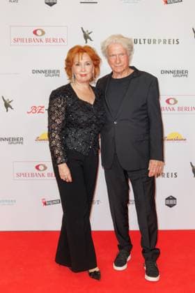 Award ceremony B Z Kulturpreis Verena Wengler and Jürgen Prochnow at the B Z Kulturpreis 2025 at the Theater am Potsdamer Platz on 08 04 2025 in Berlin Copyright: xEventpressxKochanx