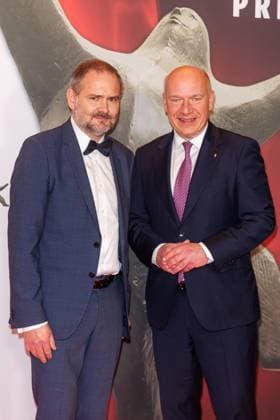 Award ceremony B Z Kulturpreis Jan Schilde and Kai Wegner at the B Z Kulturpreis 2025 at the Theater am Potsdamer Platz on 08 04 2025 in Berlin Copyright: xEventpressxKochanx