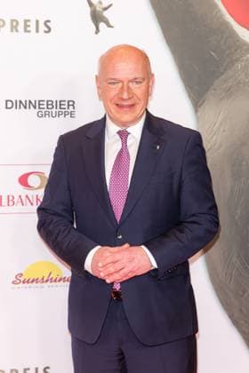Award ceremony B Z Kulturpreis Kai Wegner at the B Z Kulturpreis 2025 at the Theater am Potsdamer Platz on 08 04 2025 in Berlin Copyright: xEventpressxKochanx