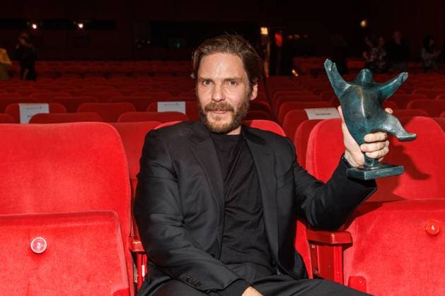 Award ceremony B Z Kulturpreis Daniel Brühl at the B Z Kulturpreis 2025 at the Theater am Potsdamer Platz on 08 04 2025 in Berlin Copyright: xEventpressxKochanx