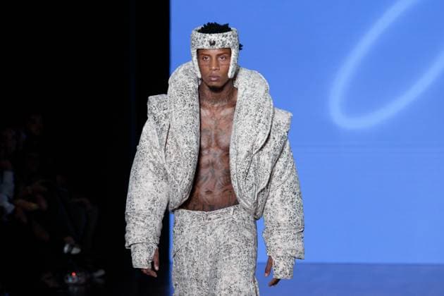 Sao Paulo Fashion Week Model on the runway for Dario Mittmann during the 59th edition of Sao Paulo Fashion Week, held at Shopping JK Iguatemi, in the west zone of Sao Paulo, this Tuesday, April 8. SoO PAULO SP BRAZIL Copyright: xCicaxNederx