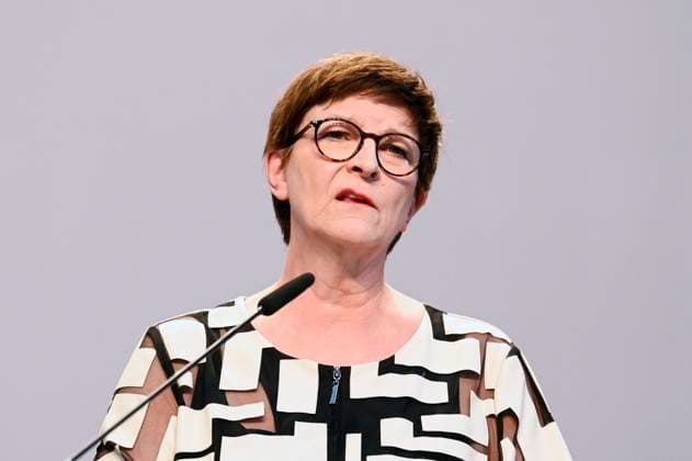 Saskia Esken bei der Pressekonferenz von CDU, CSU und SPD zur Vorstellung des gemeinsamen Koalitionsvertrages im Paul-Löbe-Haus. Berlin, 09.04.2025 *** Saskia Esken at the press conference of the CDU, CSU and SPD to present the joint coalition agreement in the Paul Löbe Haus Berlin, 09 04 2025 Foto:xF.xKernx xFuturexImagex pk_koalition_5446