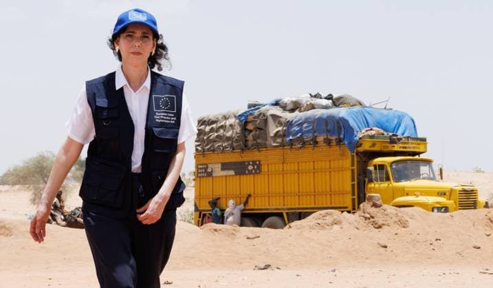 News Themen der Woche KW15 News Bilder des Tages Belgian EU Commissioner for Preparedness, Crisis Management and Equality Hadja Lahbib pictured during a visit to the boarder and the HCR entry for refugees, part of a mission regarding the humanitarian crisis in Chad, in Adre, on Wednesday 09 April 2025. Adre is a town close to the eastern boarder with Sudan. European Commissioner Lahbib is on a Mission to Chad from 08 to 11 04.  BENOITxDOPPAGNE 120405225