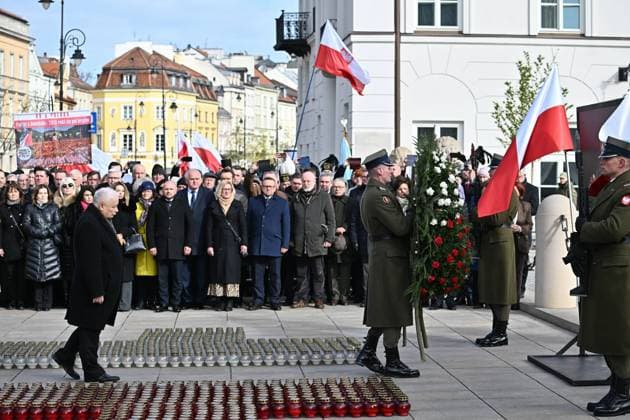 News Themen der Woche KW15 RECORD DATE NOT STATED 10.04.2025 WARSZAWA 15 ROCZNICA KATASTROFY SMOLENSKIEJ 85 ROCZNICA ZBRODNI KATYNSKIEJ OBCHODY POD PALACEM PREZYDENCKIM I NA PLACU PILSUDSKIEGO 10.04.2025 WARSAW 15TH ANNIVERSARY OF THE SMOLENSK AIRPLANE CRASH. 85TH ANNIVERSARY OF THE KATYN MASSACRE - CELEBRATIONS AT THE PRESIDENTIAL PALACE AND ON PILSUDSKI SQUARE N Z JAROSLAW KACZYNSKI FOT DAMIAN BURZYKOWSKI NEWSPIX.PL NEWSPIX.PL --- newspix.pl 