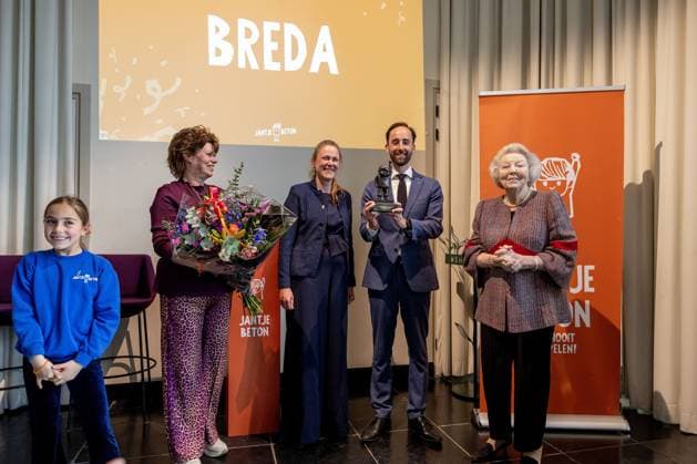 Gouda, The Netherlands, 2025-04-10 13:28:49 GOUDA, 10-04-2025, Princess Beatrix presents the Jantje Beton Prize in Gouda. Jantje Beton awards this prize to the most play-friendly municipality in the Netherlands. PHOTO: NLBeeld Patrick van Emst Credit: NL Beeld Patrick van Emst  Copyright: xx x
