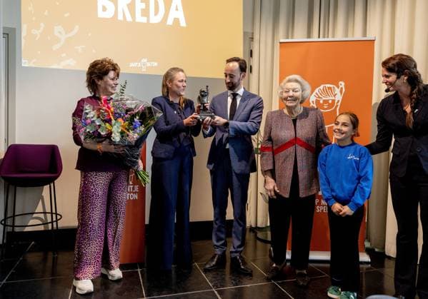 Gouda, The Netherlands, 2025-04-10 13:29:09 GOUDA, 10-04-2025, Princess Beatrix presents the Jantje Beton Prize in Gouda. Jantje Beton awards this prize to the most play-friendly municipality in the Netherlands. PHOTO: NLBeeld Patrick van Emst Credit: NL Beeld Patrick van Emst  Copyright: xx x