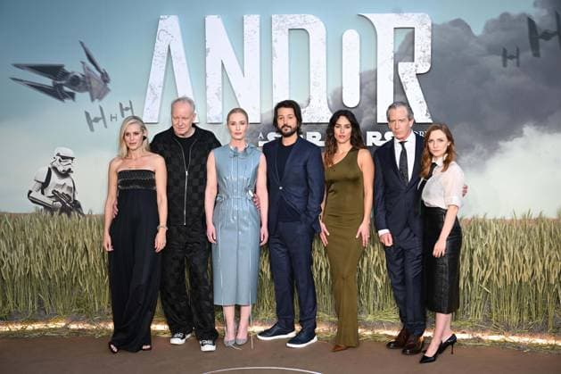Entertainment Themen der Woche KW15 Entertainment Bilder des Tages Celebrities arrive for a preview of season two of Andor, at Lightroom in north London. Featuring: Denise Gough, Stellan Skarsgard, Genevieve O Reilly, Diego Luna, Adria Arjona, Ben Mendelsohn, Faye Marsay Where: London, United Kingdom When: 10 Apr 2025 Credit: Cover Images EDITORIAL USE ONLY. NOT FOR USE BY NEWSPAPERS BASED IN THE UK. Copyright: xx coverimg54658938