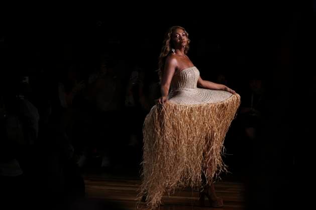 Dendezeiro brand fashion show at sao paulo fashion week n59 Sao paulo (sp), 10.04.2025 - fashion spfw n59 dendezeiro singer-songwriter gaby amarantos parades in the dendezeiro brand at sao paulo fashion week n59, at jk iguatemi, in vila olimpia, this thursday, april 10, 2025. (Foto: Leco Viana Thenews2 imago images) Dendezeiro brand fashion show at sao paulo fashion week n59  Copyright: xLecoxVianax