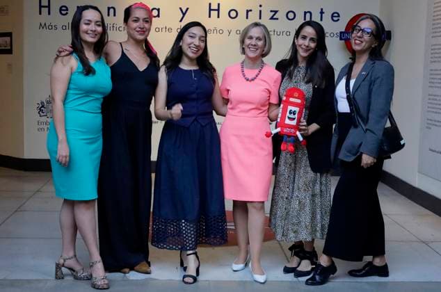 British Embassy In Mexico Inaugurates The Exhibition Heritage And Horizon, Beyond Buildings: The Art Of British Design And Architecture Susannah Goshko (salmon-colored dress), British Ambassador to Mexico, attends the inauguration of the exhibition Heritage and Horizon, Beyond Buildings: The Art of British Design and Architecture at the Museum of World Cultures in Mexico City, Mexico, on April 10, 2025. According to the organizers, this exhibition, which is part of the GREAT Architecture campaign, allows visitors to find photo galleries and models with iconic buildings by British architectural figures such as Norman Foster, Thomas Heatherwick, Zaha Hadid, and Elsie Owusu, while Mexico is represented by Sordo Madaleno, a Mexican firm w Copyright: xGerardoxVieyrax originalFilename: vieyra-notitle250410_npC8o.jpg