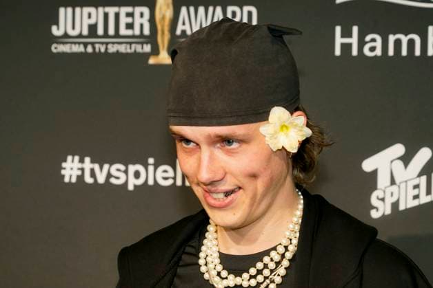 Noah Kraus, singer and actor, as a guest on the red carpet at the 47 Jupiter Award ceremony at the Altonaer Kaispeicher on 10 04 2025 in Hamburg Hamburg Germany