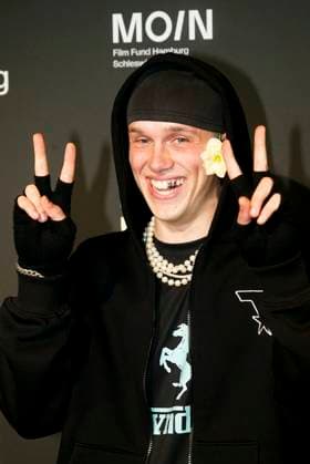 Noah Kraus, singer and actor, as a guest on the red carpet at the 47 Jupiter Award ceremony at the Altonaer Kaispeicher on 10 04 2025 in Hamburg Hamburg Germany