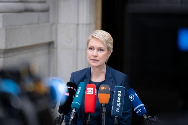 News Themen der Woche KW15 News Bilder des Tages 1053. Sitzung, Bundesrat, Manuela Schwesig 1053. Sitzung, Bundesrat, Berlin, Ministerpräsidentin Manuela Schwesig Berlin Berlin GER *** 1053 Meeting, Federal Council, Manuela Schwesig 1053 Meeting, Federal Council, Berlin, Prime Minister Manuela Schwesig Berlin Berlin GER