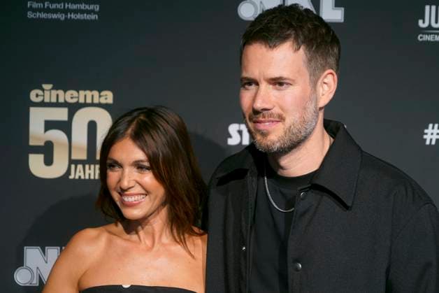 Johannes Strate, singer of the band Revolverheld and his partner Anna Angelina Wolfers as guests on the red carpet at the 47 Jupiter Award ceremony at Altonaer Kaispeicher on 10 April 2025 in Hamburg Hamburg Germany