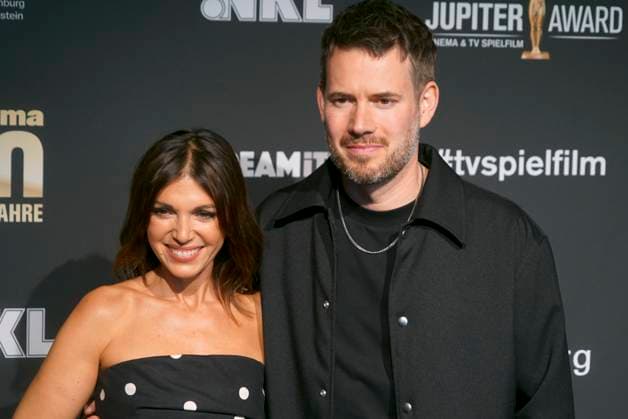 Johannes Strate, singer of the band Revolverheld and his partner Anna Angelina Wolfers as guests on the red carpet at the 47 Jupiter Award ceremony at Altonaer Kaispeicher on 10 April 2025 in Hamburg Hamburg Germany
