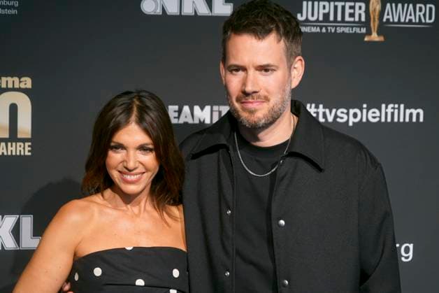 Johannes Strate, singer of the band Revolverheld and his partner Anna Angelina Wolfers as guests on the red carpet at the 47 Jupiter Award ceremony at Altonaer Kaispeicher on 10 April 2025 in Hamburg Hamburg Germany