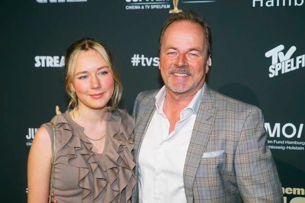 Till Demtroeder, actor, arrives with his daughter Lina Demtroeder as a guest on the red carpet at the 47 Jupiter Award ceremony at the Altonaer Kaispeicher on 10 04 2025 in Hamburg Hamburg Germany