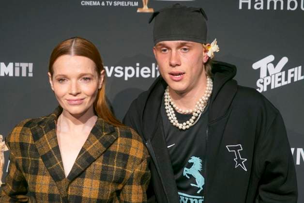 Karoline Herfurth, actress, with Noah Kraus, singer and actor on the red carpet at the 47 Jupiter Award ceremony at Altonaer Kaispeicher on 10 April 2025 in Hamburg Hamburg Germany