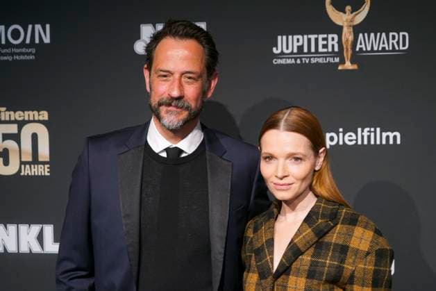 Karoline Herfurth, actress, with her husband Chris Doll, producer and managing director Hellinger Doll on the red carpet at the 47 Jupiter Award ceremony at Altonaer Kaispeicher on April 10, 2025 in Hamburg Hamburg Germany