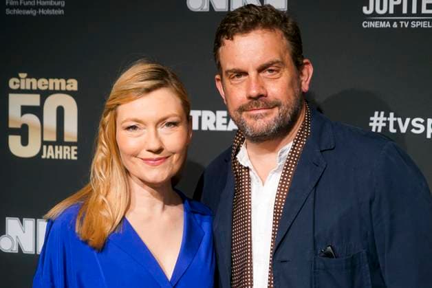 Sebastian Bezzel and wife Johanna Christine Gehlen Couple Schauispieler as guests on the red carpet at the 47 Jupiter Award ceremony at the Altonaer Kaispeicher on 10 04 2025 in Hamburg Hamburg Germany